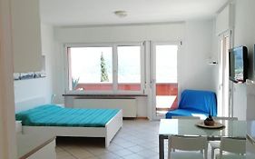 Lake & Castle View Apartment